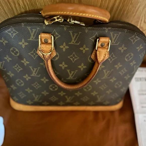 Louis Vuitton Alma hand bag in great preloved condition. This is an awesome - Picture 2 of 9